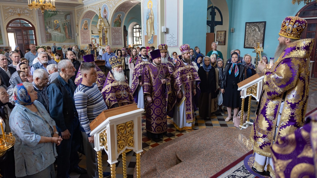 Подробнее о статье Луганск. Митрополит Пантелеимон совершил богослужение Великого Четверга