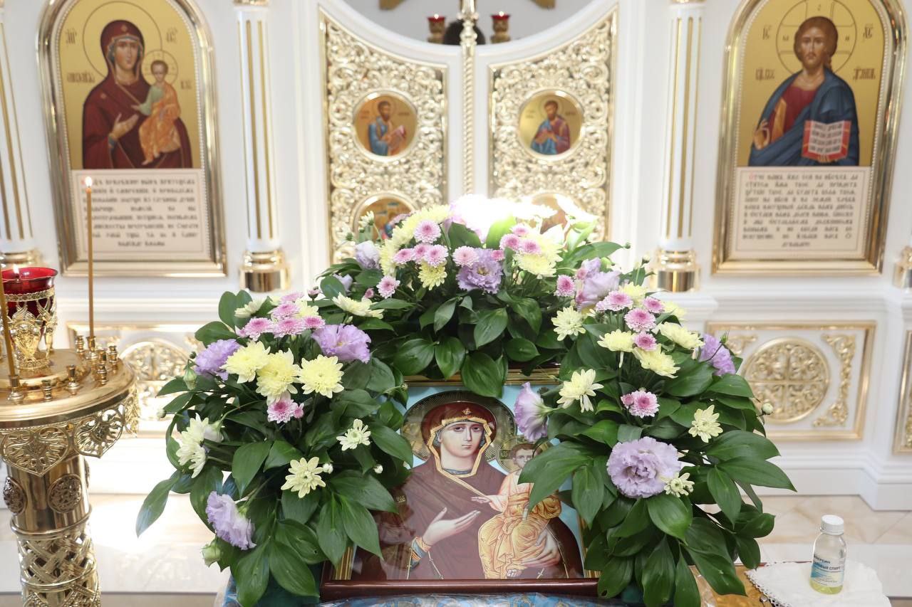 Подробнее о статье Луганск. Престольный праздник храма Смоленской иконы Божией Матери