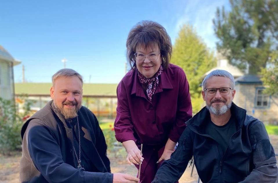 Новоайдар. Закладка аллеи в память о погибших во время боевых действий Новоайдар. Закладка аллеи в память о погибших во время боевых действий