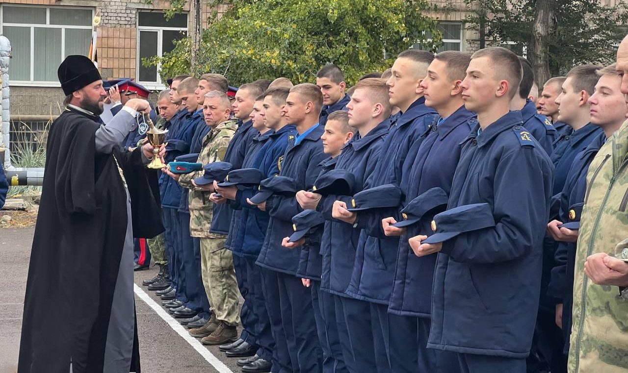 Луганск. Торжественное построение в Республиканском казачьем кадетском корпусе Луганск. Торжественное построение в Республиканском казачьем кадетском корпусе