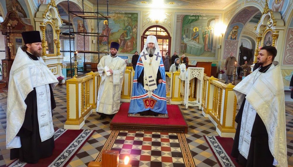 Луганск. Правящий архиерей почтил память приснопоминаемого митрополита Митрофана Луганск. Правящий архиерей почтил память приснопоминаемого митрополита Митрофана