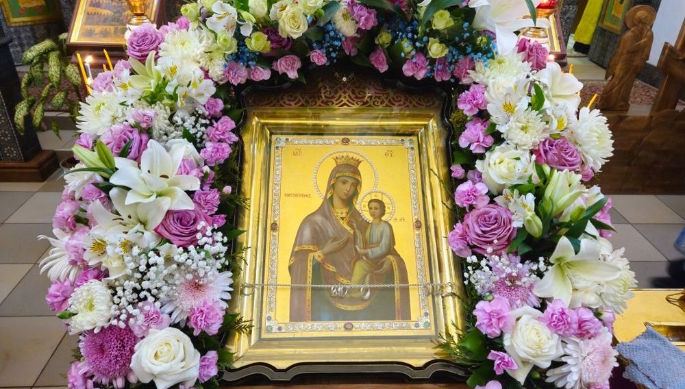 Луганск. На монастырском подворье торжественно встретили икону Божией Матери «Скоропослушница» со Святой горы Афон Луганск. На монастырском подворье торжественно встретили икону Божией Матери «Скоропослушница» со Святой горы Афон