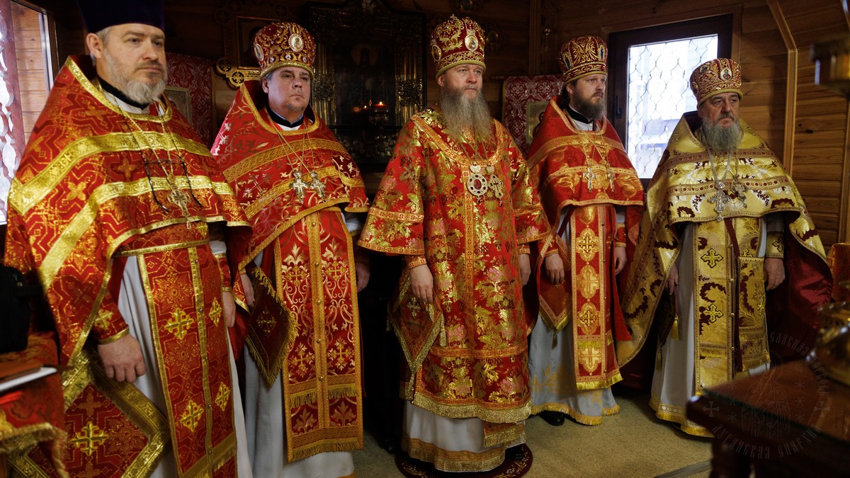 Луганск. В первый день Рождественского поста, митрополит Пантелеимон возглавил престольный праздник в храме святых мчч. Гурия, Самона и Авива Луганск. В первый день Рождественского поста, митрополит Пантелеимон возглавил престольный праздник в храме святых мчч. Гурия, Самона и Авива